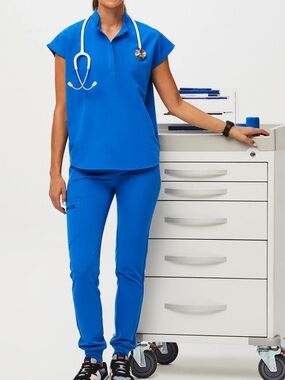 Figs Royal Blue Women’s Scrub Set
